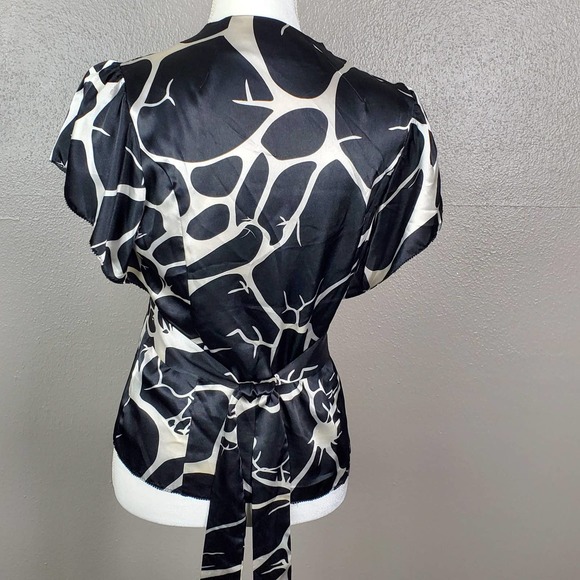 BCBGMaxAzria Black/White Flutter Sleeve Low-Cut Blouse w/Waist Tie S - Picture 2 of 8